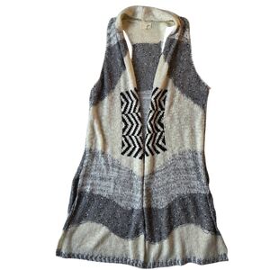 55. Joh Gray and Cream Knit Sleeveless Boho Cardigan 19in P2P